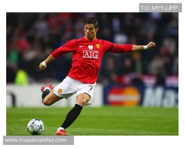 球迷疯狂冲入赛场夺走C罗球衣引发热议的欧冠奇观